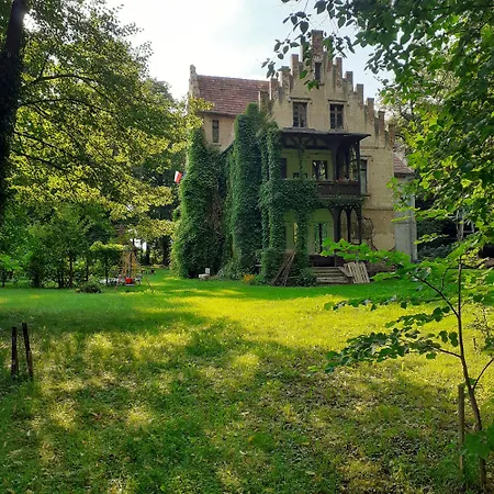 Palac Stanica Farma *