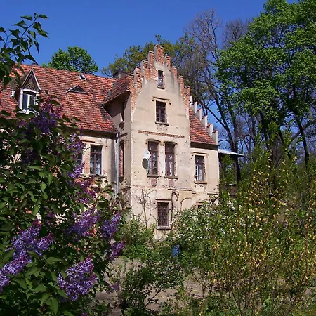 팜스테이 Palac Stanica Przeworno
