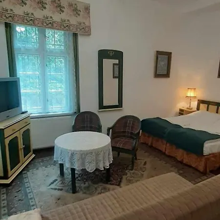 Palac Stanica Farma *