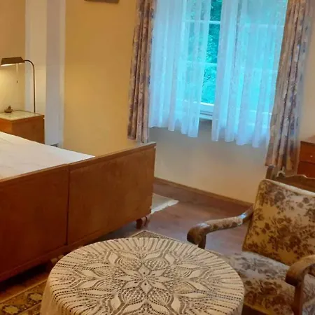 Palac Stanica Farma *