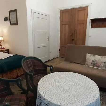 Palac Stanica Farma *